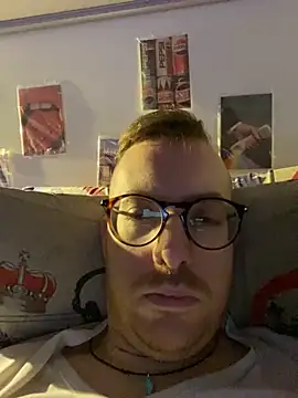 Snapshot of io1Elian chatting on April 21, 9:17 pm io1Elian online show from April 21, 9:17 pm