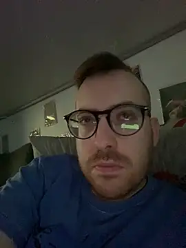 Snapshot of io1Elian chatting on April 23, 2:30 pm io1Elian online show from April 23, 2:30 pm