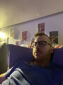 Snapshot of io1Elian chatting on April 28, 6:46 pm io1Elian online show from April 28, 6:46 pm