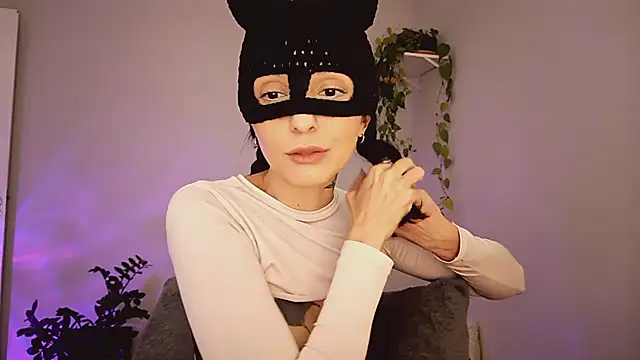 Snapshot of Onirica_L chatting on August 4, 9:50 pm Onirica L online show from August 4, 9:50 pm