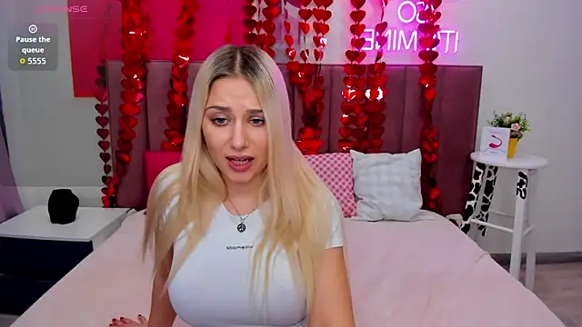 MIla Stunning online show from February 11, 1:21 am