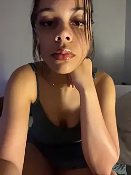 Snapshot of Petite_Baddie chatting on April 25, 6:16 am Petite Baddie online show from April 25, 6:16 am