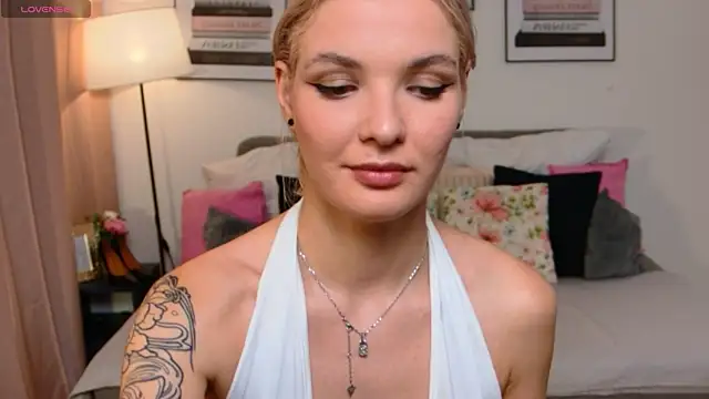 Snapshot of SinLuna_ chatting on July 16, 7:47 am SinLuna online show from July 16, 7:47 am