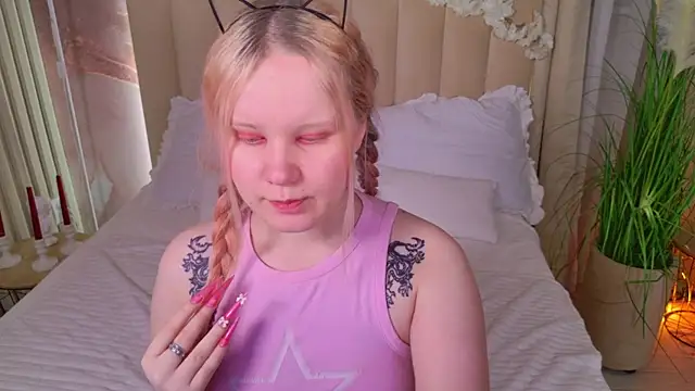 AnnieVibe online show from April 21, 5:39 pm