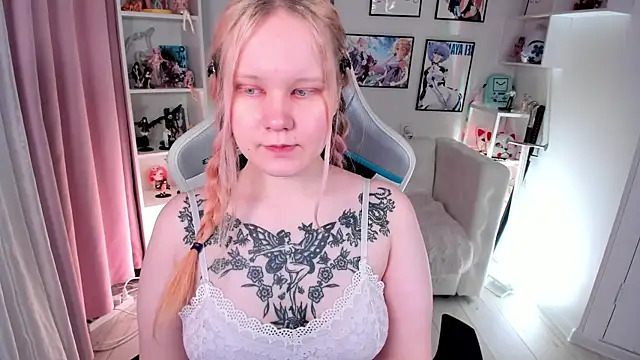 AnnieVibe online show from April 22, 5:36 pm