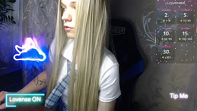 Snapshot of Shiny_Victoria chatting on June 20, 7:22 am Shiny Victoria online show from June 20, 7:22 am
