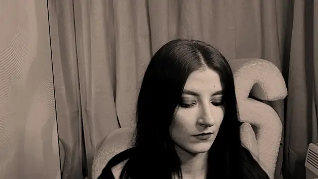 NicoleLuxe online show from March 29, 5:02 pm