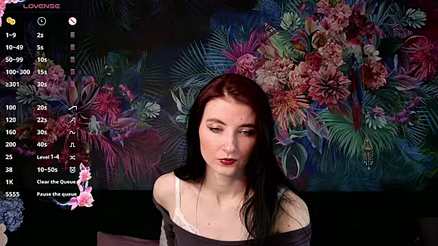 Snapshot of NicoleLuxe chatting on April 24, 7:05 pm NicoleLuxe online show from April 24, 7:05 pm