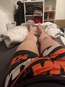 Snapshot of Enzo_2763 chatting on June 6, 9:52 pm Enzo 2763 online show from June 6, 9:52 pm