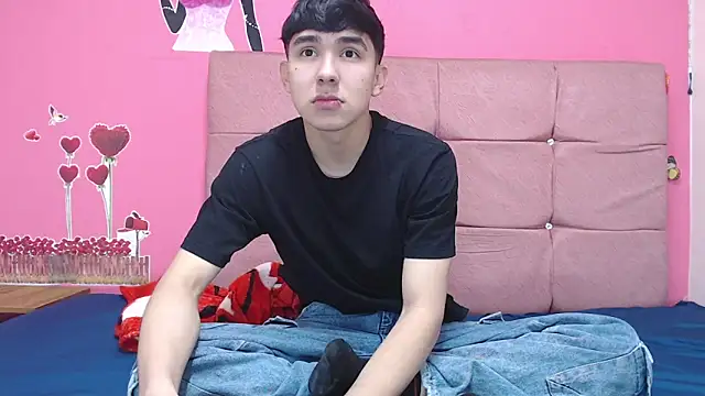 massimoferrera303av online show from February 17, 5:19 pm