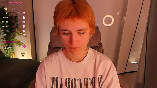 AutumnWhisper online show from February 12, 8:59 pm