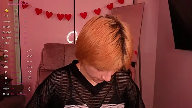 AutumnWhisper online show from April 9, 4:23 pm