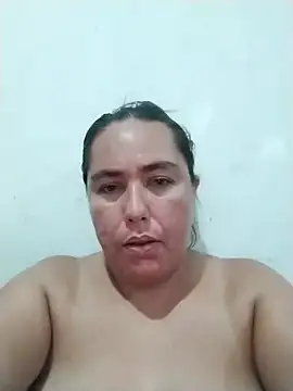 Snapshot of hot_girl_full chatting on May 29, 12:52 am hot girl full online show from May 29, 12:52 am