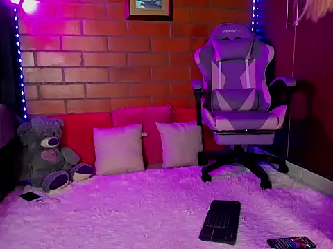 cristalprincess  online show from March 4, 10:27 pm