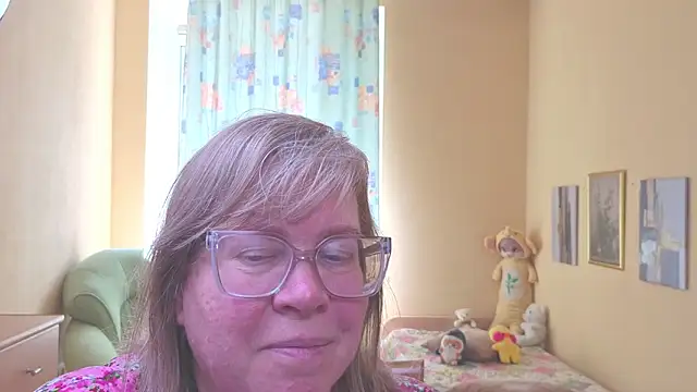 Snapshot of Emma_Eclipsee chatting on May 16, 10:47 am Emma Eclipsee online show from May 16, 10:47 am