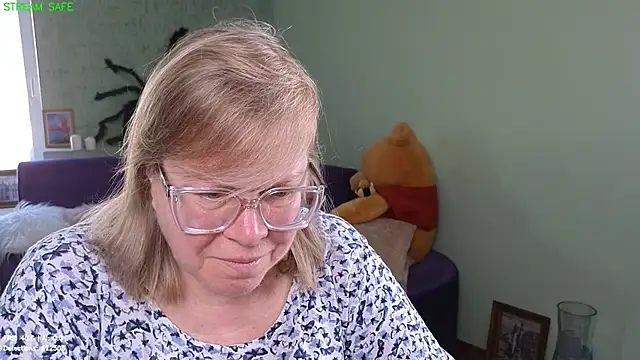 Snapshot of Emma_Eclipsee chatting on July 21, 11:34 am Emma Eclipsee online show from July 21, 11:34 am