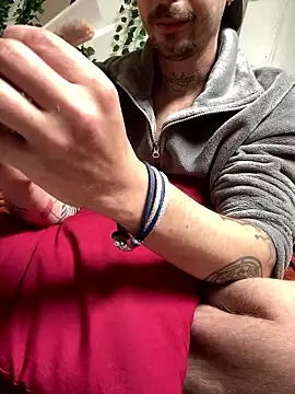 Piratee666 online show from April 16, 9:10 am