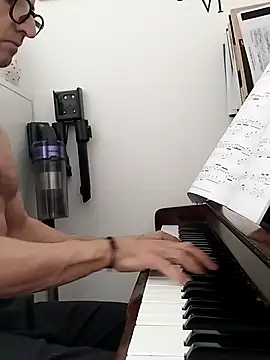 PadroneDolceIta online show from April 3, 9:29 am