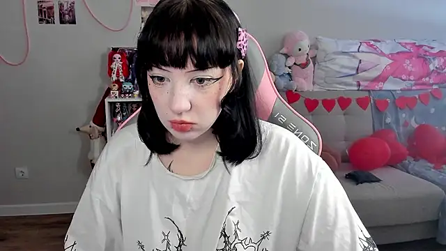 MollysLand online show from February 18, 7:37 am