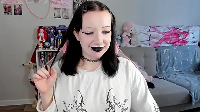 MollysLand online show from April 20, 11:02 am