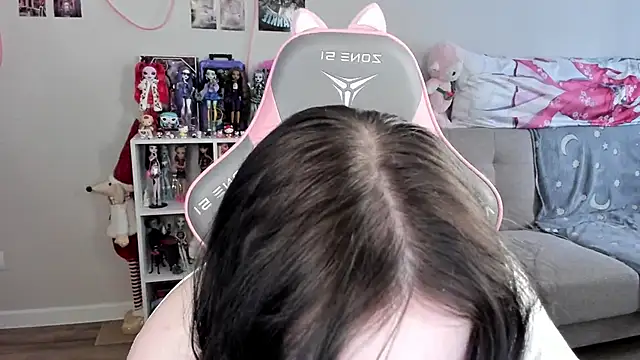 MollysLand online show from April 23, 9:19 am