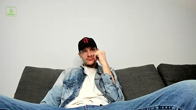 Deymond Russo online show from February 22, 5:22 pm