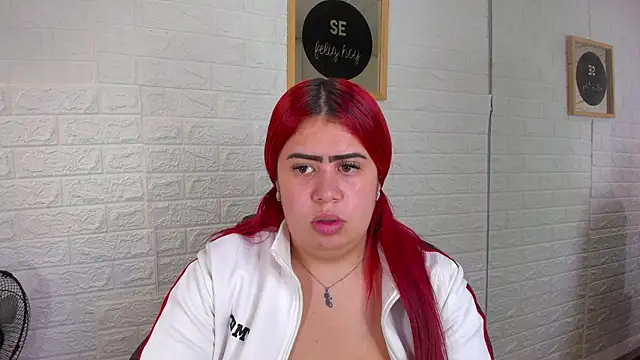 Snapshot of sofierouseS chatting on February 11, 12:32 pm sofierouseS online show from February 11, 12:32 pm