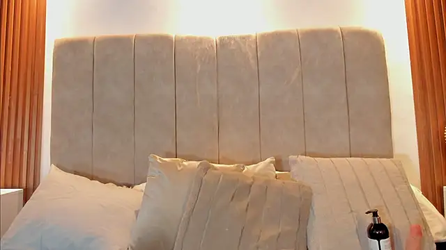  Laura saenz1 online show from March 28, 1:00 pm