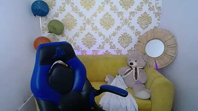 ALISS M  online show from February 14, 9:11 pm