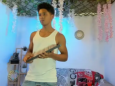 Snapshot of Yoel_hot2004 chatting on February 10, 7:40 pm Yoel hot2004 online show from February 10, 7:40 pm