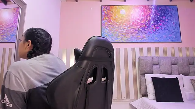 nina glow online show from April 21, 11:16 am