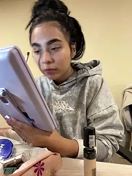 Sara Fernandez  online show from March 17, 2:42 pm