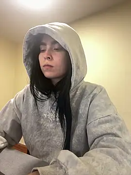 Sara Fernandez  online show from April 21, 2:45 pm