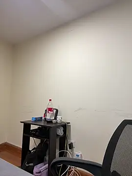 Sara Fernandez  online show from April 22, 1:45 pm