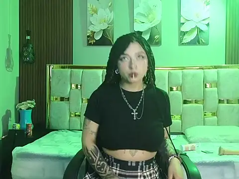 Snapshot of _weird_sativa chatting on May 5, 10:07 pm weird sativa online show from May 5, 10:07 pm