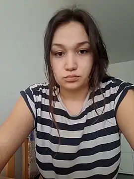 Snapshot of RoxyWeb18 chatting on February 13, 10:44 am RoxyWeb18 online show from February 13, 10:44 am