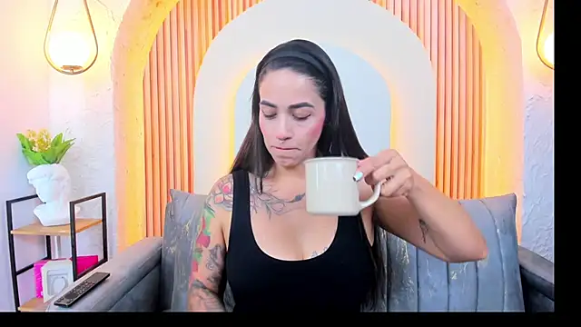 violet scott  online show from February 11, 10:42 am