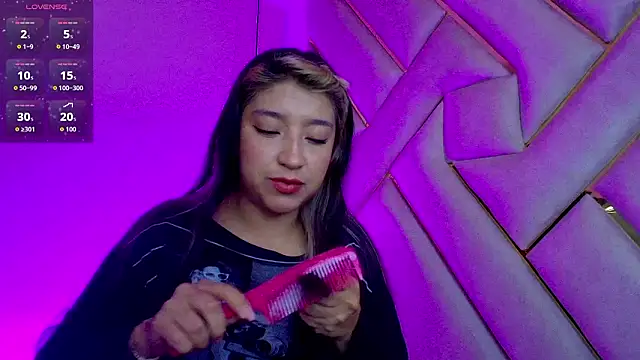 Dahiana Dmour  online show from February 20, 1:33 pm