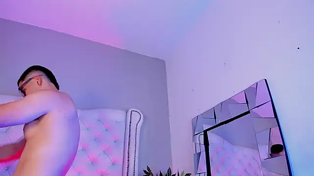 valenssio moretti online show from February 24, 9:46 pm