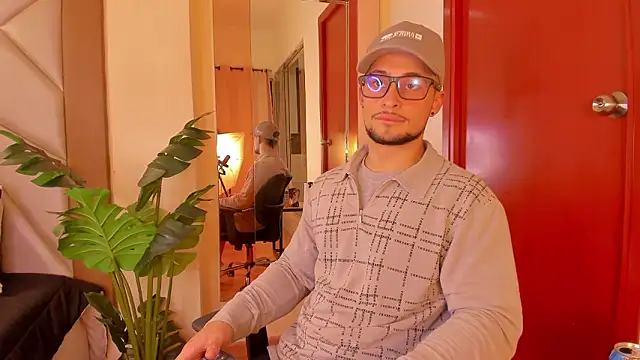 valenssio moretti online show from March 12, 4:07 am