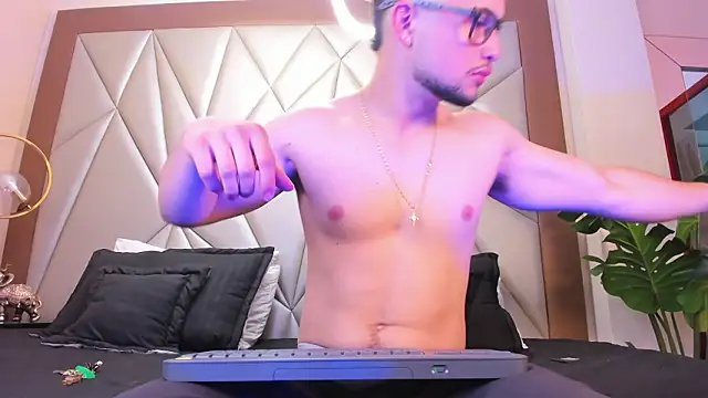 valenssio moretti online show from March 14, 4:07 am