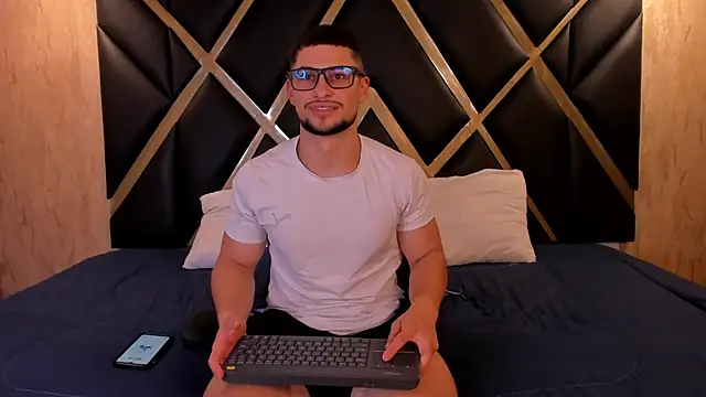 valenssio moretti online show from March 20, 2:11 pm