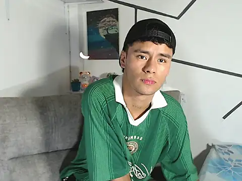 Snapshot of cooper_shiro chatting on March 2, 8:15 pm cooper shiro online show from March 2, 8:15 pm