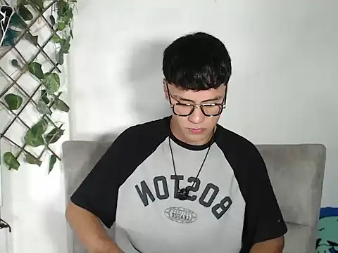Snapshot of cooper_shiro chatting on July 23, 7:45 pm cooper shiro online show from July 23, 7:45 pm