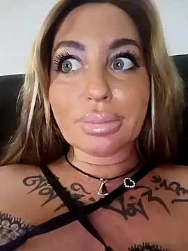 MiaMooly online show from November 26, 4:08 pm