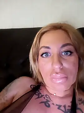 MiaMooly online show from April 20, 3:59 pm