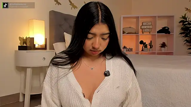 missvancouver online show from April 21, 12:44 pm