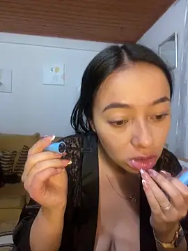 JulietaRiios online show from April 17, 11:30 pm