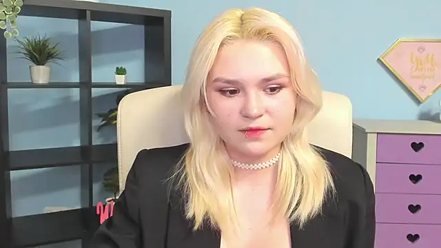 SweetLilyxo online show from February 14, 2:47 pm