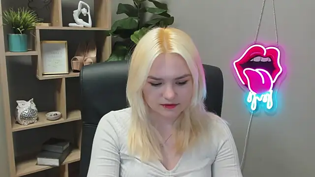 SweetLilyxo online show from March 19, 7:34 am